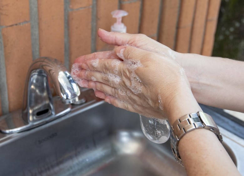 Lavarse las manos sigue siendo una de las medidas más importantes contra el coronavirus. Foto: Archivo