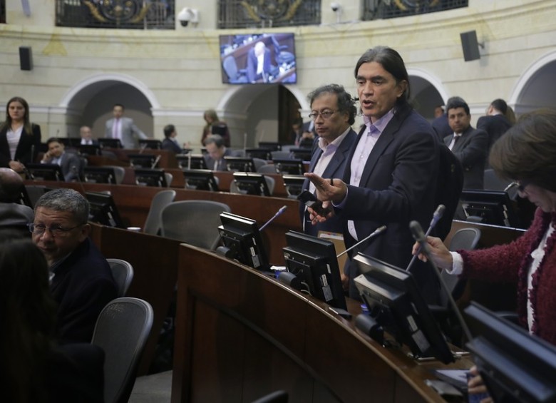 Los senadores Gustavo Petro y Gustavo Bolívar integran Colombia Humana, declarados en oposición. También lo son los partidos: Alianza Verde, Polo Democrático Alternativo, Decentes, Farc y el Mais. FOTO COLPRENSA. 