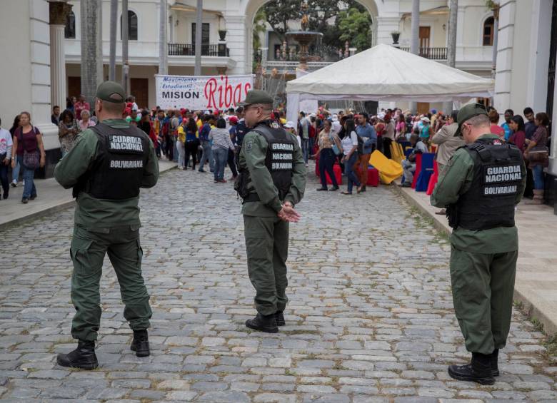 El Palacio Nacional Legislativo, sede de la Asamblea Nacional o Parlamento de Venezuela, está custodiado por efectivos de la Guardia Nacional, al mando del régimen de Maduro. FOTO EFE