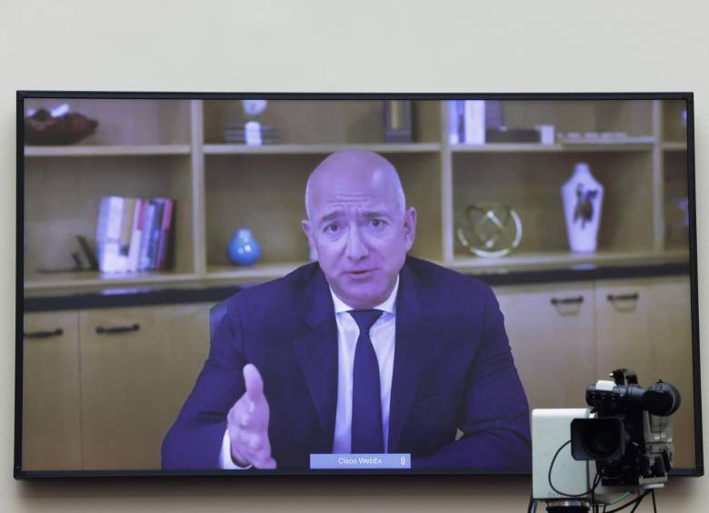 El CEO de Amazon, Jeff Bezos, testifica ante el Subcomité Judicial de la Cámara sobre audiencia antimonopolio, de derecho comercial y administrativo sobre “Plataformas en línea y poder de mercado”. Foto: AFP