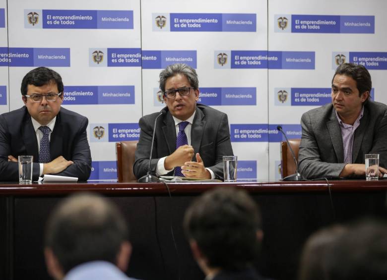 Alberto Carrasquillaministro de Hacienda y Crédito Público