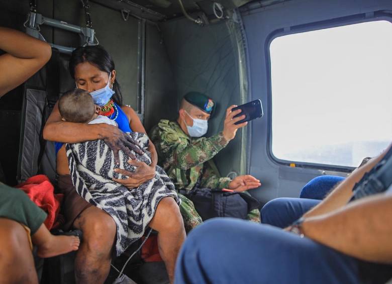 Niños enfermos fueron evacuados por la Fuerza Aérea FOTO CORTESÍA MINISTERIO DE SALUD