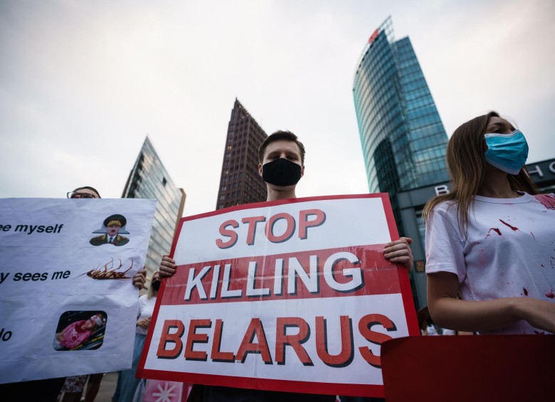 En recientes manifestaciones, ciudadanos han denunciado el uso abusivo de la fuerza y la violencia por parte de las autoridades de Bielorrusia. FOTO EFE