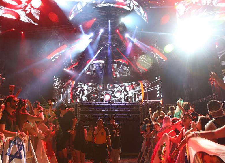 Miami se convirtió este fin de semana en una hipnótica discoteca al aire libre pletórica de trepidantes secuencias elaboradas por figuras como Armin Van Buuren, Axwell e Ingrosso, Carl Cox o Avicii. FOTO AFP