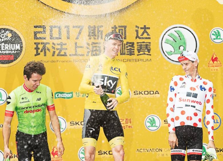 Festejo del Froome, junto a Rigoberto Urán, en carrera de exhibición. FOTO cortesía Tour