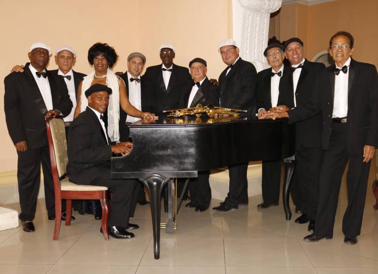 En la Sonora Lira Matancera cantan Concha Tur, Carlos Amores, Franklin Sierra y, como invitado, Jorge Maldonado. FOTO Cortesía