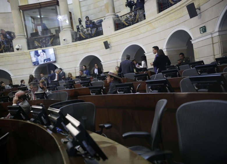 El presidente de la Comisión Tercera Permanente de la Cámara, Óscar Darío Pérez, resaltó que solo faltaban dos congresistas para completar el quórum necesario para iniciar las votaciones. FOTO: Colprensa