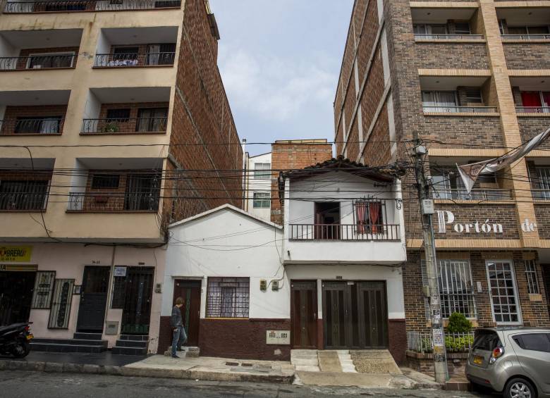 Del tradicional barrio, construido por los obreros de Fabricato, van desapareciendo las jardineras y la historia cultural del sector. FOTOS esteban vanegas