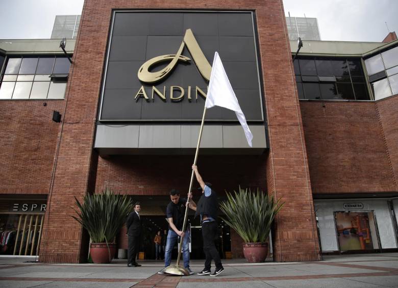 El atentado en el centro comercial Andino dejó tres personas muertas y siete más heridas. FOTO COLPRENSA