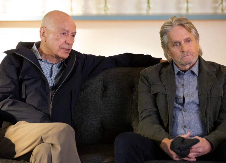 Alan Arkin y Michael Douglas son los protagonistas de El método Kominsky. FOTO Cortesía Netfliz