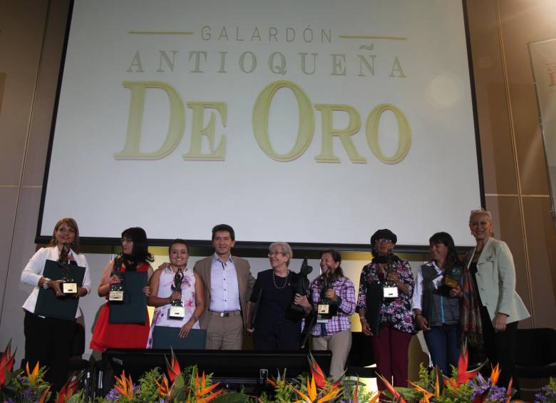 El gobernador, Luis Pérez, anunció el Banco de la Gente que apoyará a las personas que deseen generar su propio trabajo y nuevos empleos. “La idea es eliminar el pagadiario”, dijo. FOTO cortesía