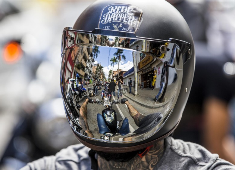 Ingenio en los cascos de los motociclistas. Foto : Jaime Pérez