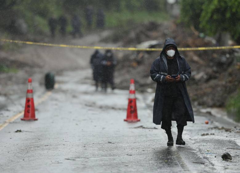 Lluvias arrecian en El Salvador y crece número de víctimas