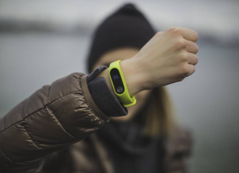 El reloj inteligente, que ya mide la actividad física, ¿sería capaz de detectar la covid-19 antes que los síntomas se presenten? Foto: Stock Up. 