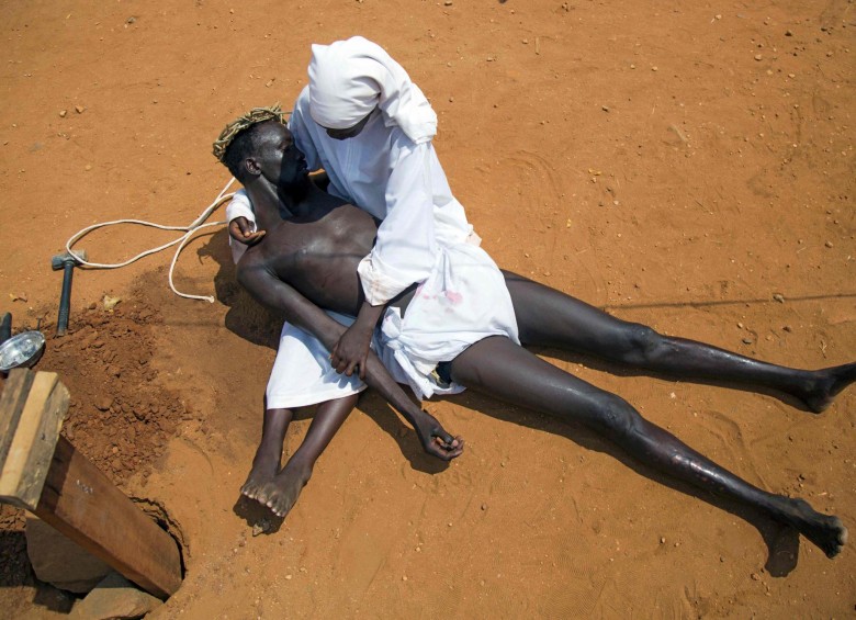 Un hombre personifica a Jesús en Sudán del Sur. FOTO AFP