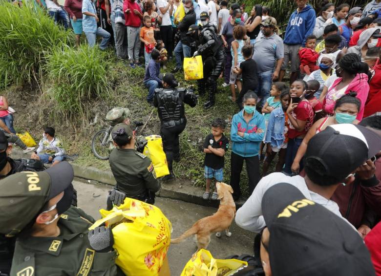 La comunidad expresó que no todos habían recibido ayudas. FOTO CAMILO SUÁREZ