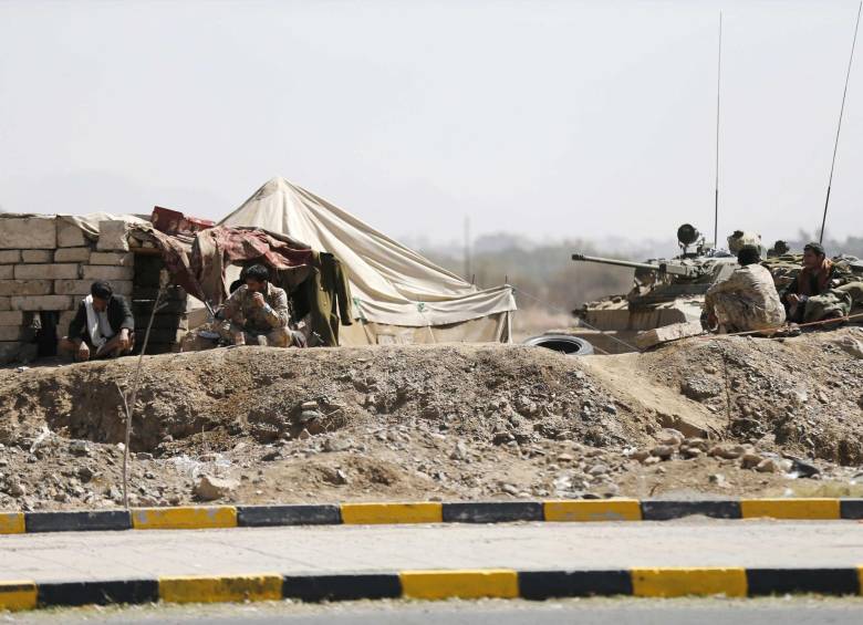 Combatientes hutíes cerca del palacio presidencial en Saná. Si se respeta el pacto, el Yemen habrá apagado la tensión vivida en las últimas horas y estaría avanzando hacia un posible final de la crisis. FOTO REUTERS