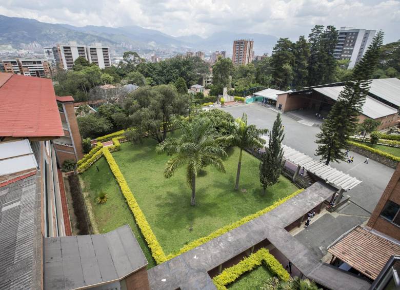 El Colegio Benedictino, donde estudian 814 alumnos, está pegado a la abadía y comparten zonas verdes.