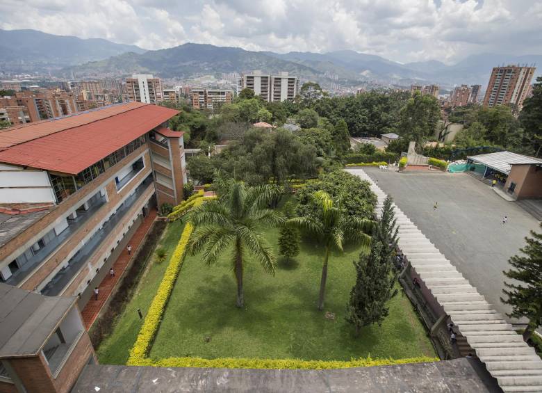 El colegio está conectado al monasterio, por lo cual los monjes están construyendo un nuevo edificio lejos de las aulas de clase. FOTO SANTIAGO MESA
