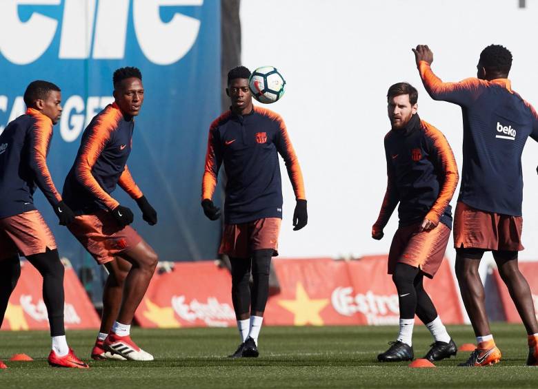 El colombiano Yerry Mina (centro) está convocado para la final de esta tarde. Es su segundo llamado esta semana. FOTO EFE