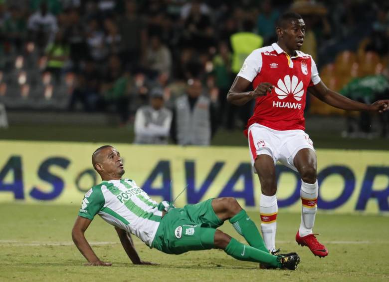 Pese a que físicamente aún le falta ritmo de competencia, ante Santa Fe, Macnelly Torres demostró ganas, sacrificio, compromiso con el club, los hinchas y sus compañeros. FOTO robinson sáenz