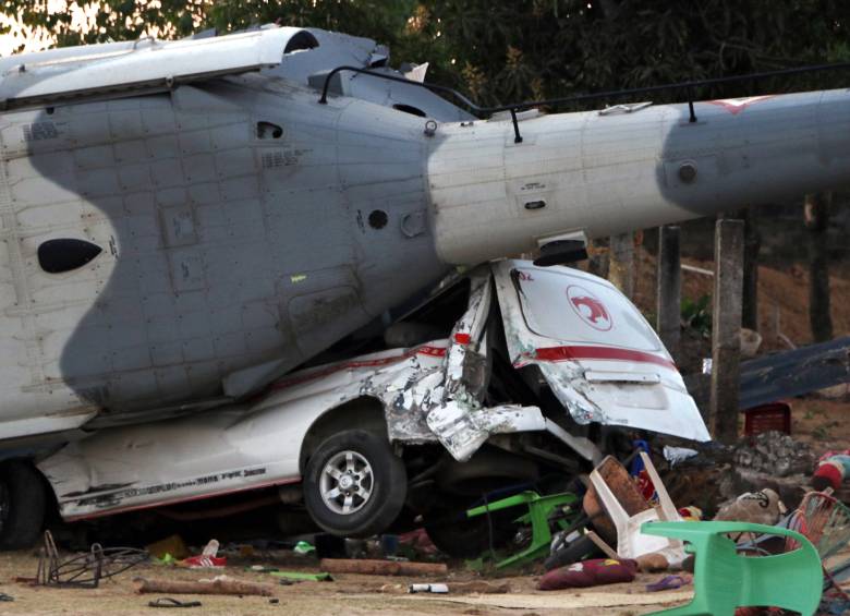 Se salvaron del terremoto en México pero les cayó un helicóptero encima