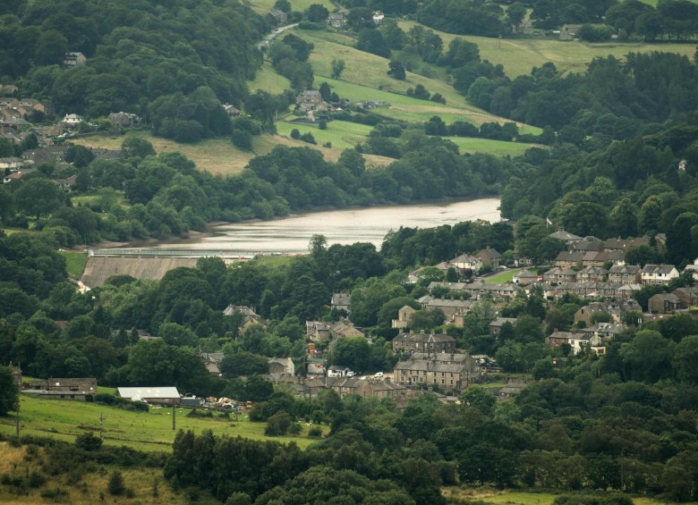 Los evacuados residen en el poblado de Whaley Bridge. FOTO AFP