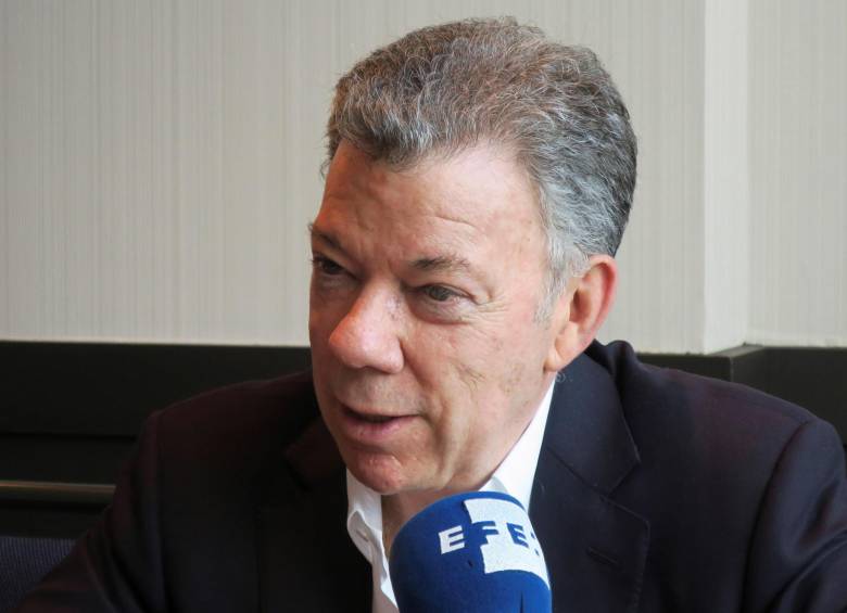 El expresidente Juan Manuel Santos también afirmó que él había acabado con los falsos positivos. FOTO Efe 