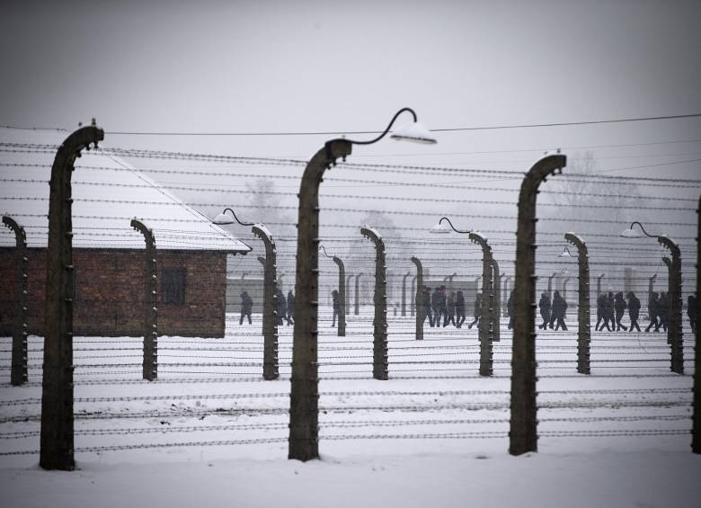 El hombre habría sido el encargado de etiquetar e incautar los equipajes de los deportados a los que inmediatamente se destinaba a las cámaras de gas. FOTO AFP. 