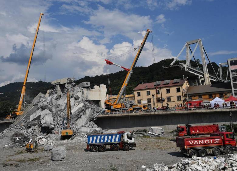 El puente Morandi, en Génova, Italia, se desplomó el pasado 17 de agosto de 2017. En total, 43 personas murieron y los hogares de 600 personas tendrán que ser demolidos. Foto Efe.
