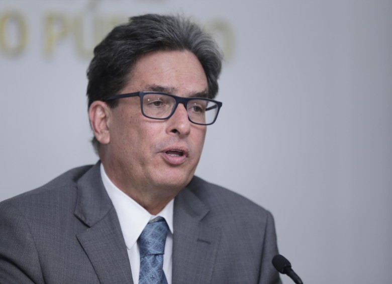El ministro de Hacienda, Alberto Carrasquilla, dijo que con la Ley de Financiamiento crecerá la formalización de pequeñas empresas en el país. Foto Colprensa
