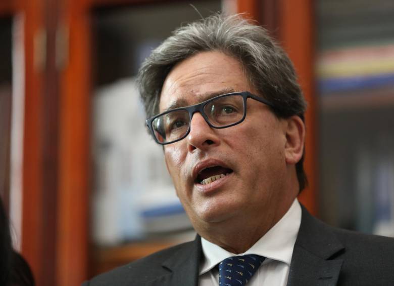 Al ministro de Hacienda, Alberto Carrasquilla, no le preocupa la subida del dólar a precio record. FOTO: Colprensa