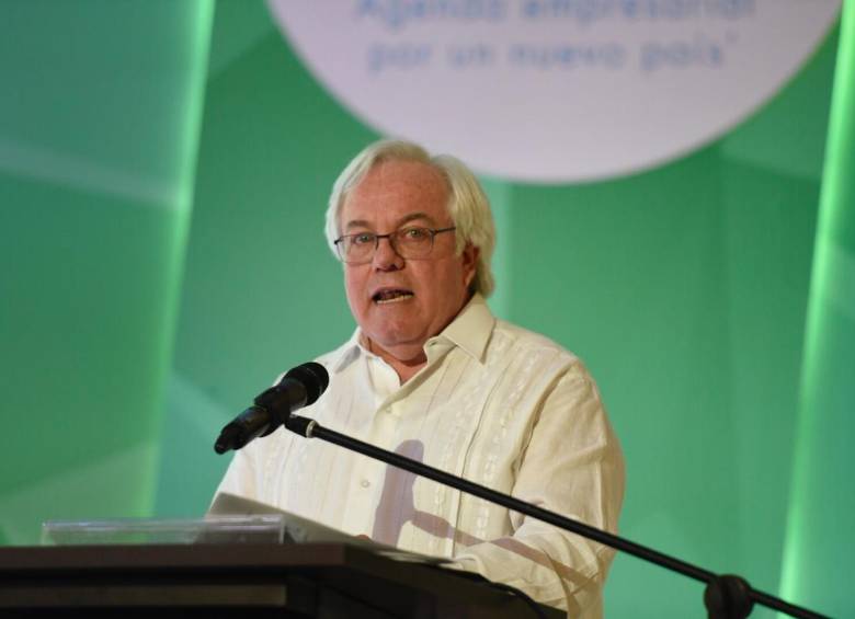 Julián Domínguez, presidente de Confecámaras, celebró la decisión de ampliar hasta julio la renovación de la matrícula mercantil. Foto Colprensa