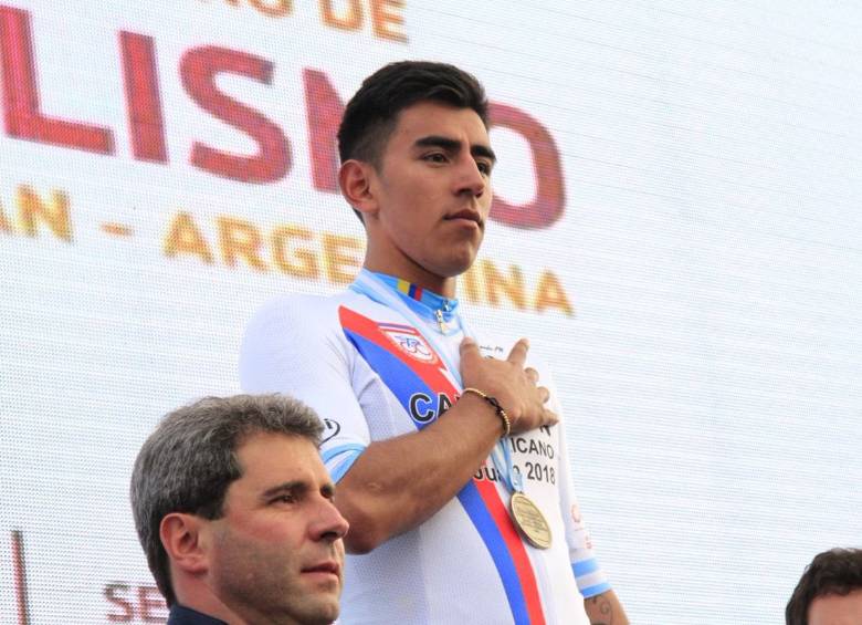 El colombiano Sebastián Molano en el podio del Campeonato Panamericano en Argentina. FOTO VUELTA A SAN JUAN