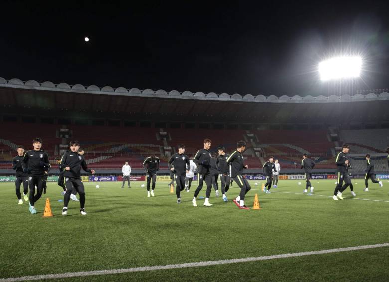 El partido se disputó en el estadio Kim Il-sung de Pionyang, capital de Corea del Norte. FOTO AFP