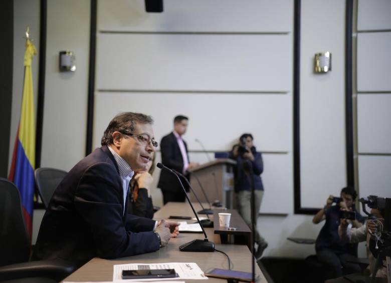El debate de control político sobre recientes directrices del Ejército fue citado por el senador Gustavo Petro. FOTO Colprensa