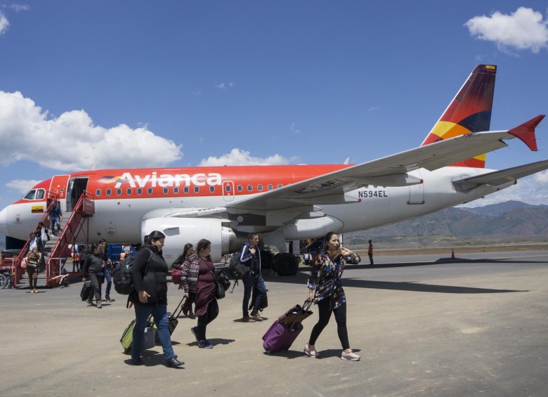 La compañía de transporte aéreo reportó una caída de 4,25 % en sus ingresos en el primer semestre. FOTO Edwin Bustamante