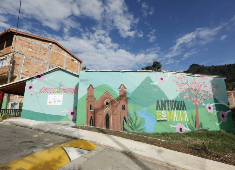 Venecia, pueblo del Suroeste, estrenó una calle con murales “mágicos”