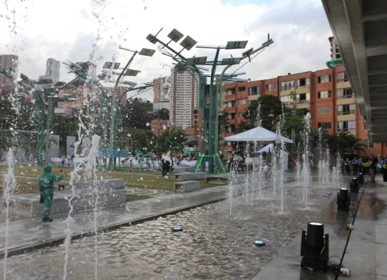Los espejos de agua son uno de los principales atractivos del parque. FOTO CORTESÍA ÁREA METROPOLITANA