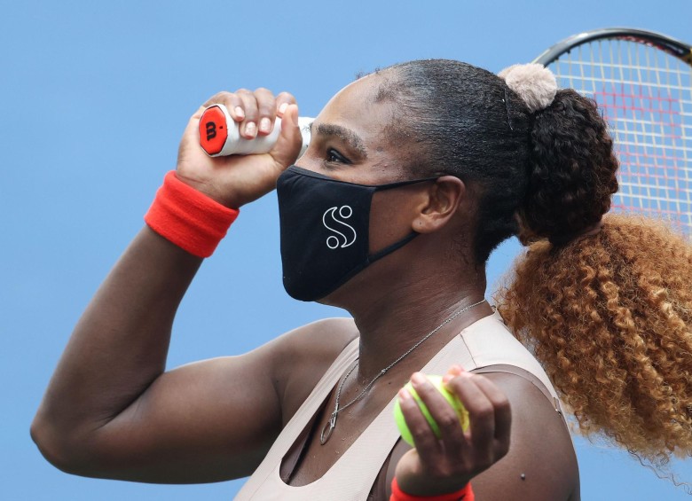 Serena Williams tras ganar su batalla ante la griega Maria Sakkari. FOTO AFP
