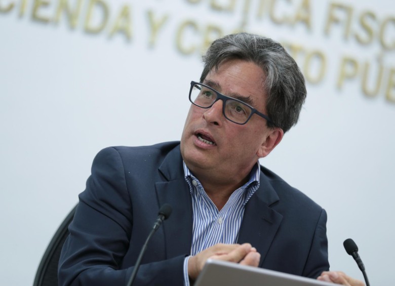 Alberto Carrasquilla, ministro de Hacienda y Crédito Público, jefe de la entidad encargada de formular el Marco Fiscal de Mediano Plazo. FOTO Colprensa