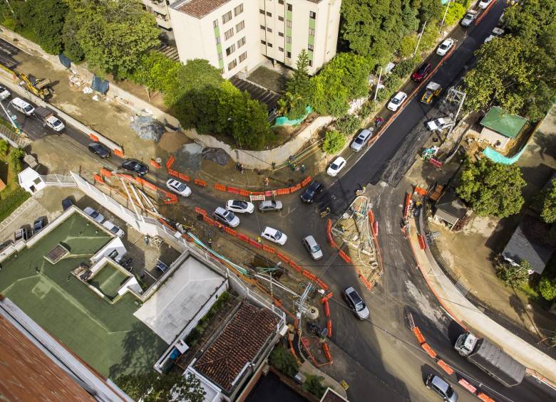 Los vecinos de los Benedictinos con la carrera 41 y quienes usan estas vías, están molestos por la demora en los trabajos. Esperan que cumplan con la entrega en marzo. FOTO Carlos Velásquez