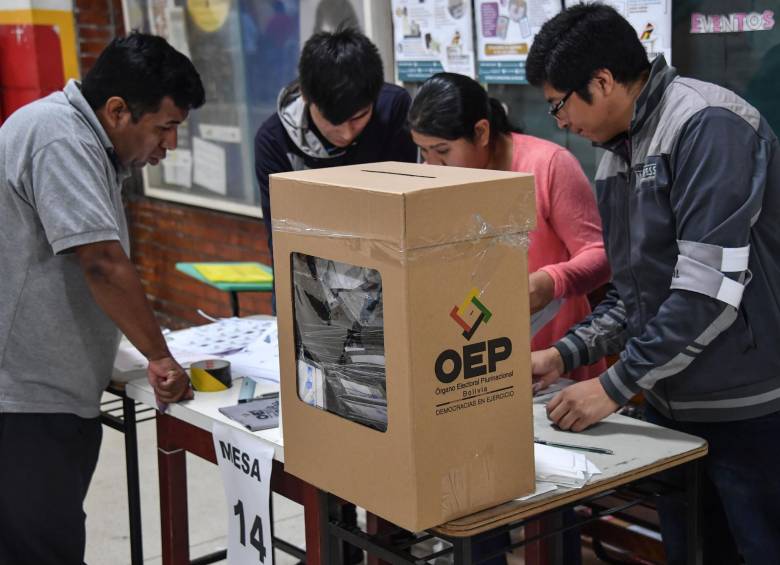 Jornada electoral en Bolivia cerró con una alta participación ciudadana en los centros de votación, informó el Tribunal Supremo Electoral (TSE). FOTO AFP