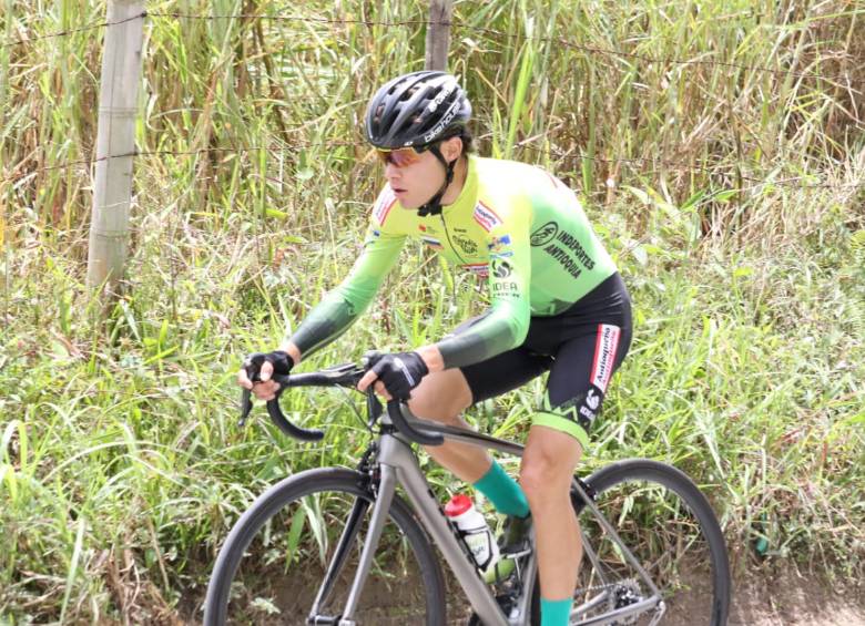 José Tito, quien se inició en el ciclomontañismo, hace diferencia, a sus 24 años de edad, en la ruta. FOTO CORTESÍA FABIO CÁRDENAS