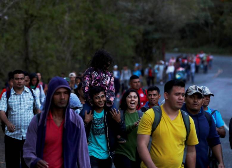 Los migrantes que están llegando en caravana a México podrán acceder a empleos en la frontera. FOTO: EFE