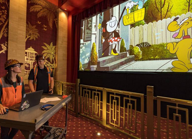 Al entrar al Teatro Chino se verá el primer corto animado de Mickey, Minnie y sus amigos. La pantalla se romperá, estilo caricatura, para ingresar luego al universo de la atracción. FOTO Cortesía Disney