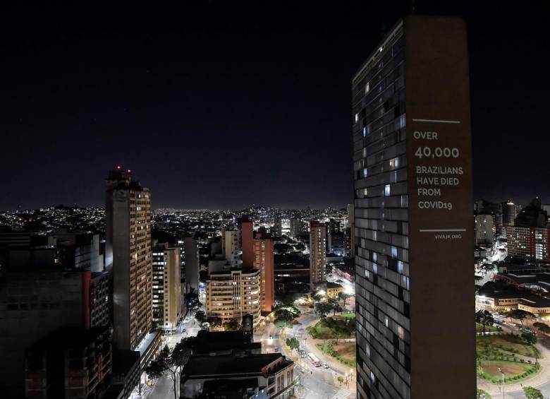Brasil superó este jueves los 40.000 muertos y los 800.000 casos. Foto Afp