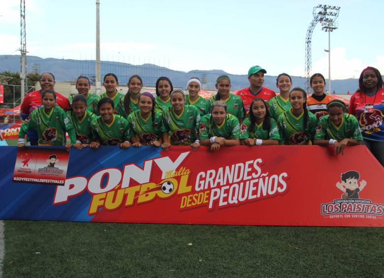 Inder Medellín acude al Festival por sexta ocasión. Las chicas son dirigidas por Andrés Mauricio Chaverra. 