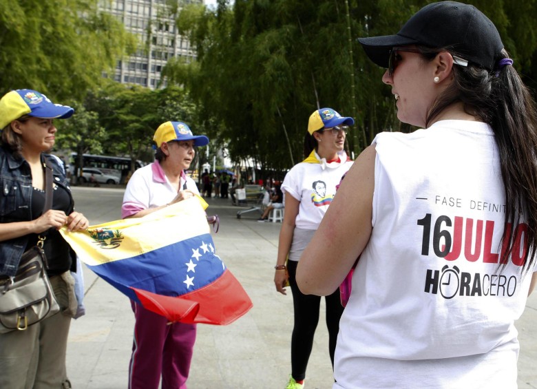 Activistas venezolanas llegan a Medellín en caminata por la libertad 