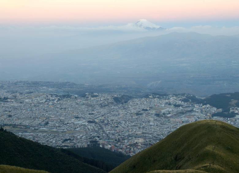 La vista desde el Guagua Pichincha permite admirar varios de los volcanes cercanos. FOTOS CORTESÍA QUITO TURISMO